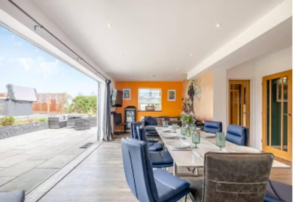 Covehithe House-Coastal Luxury- Sleeps 12-With Huge Swimspa! Wrentham Dış mekan fotoğraf